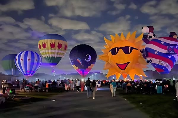 Balloon Shows USA — hot air balloon festival at night